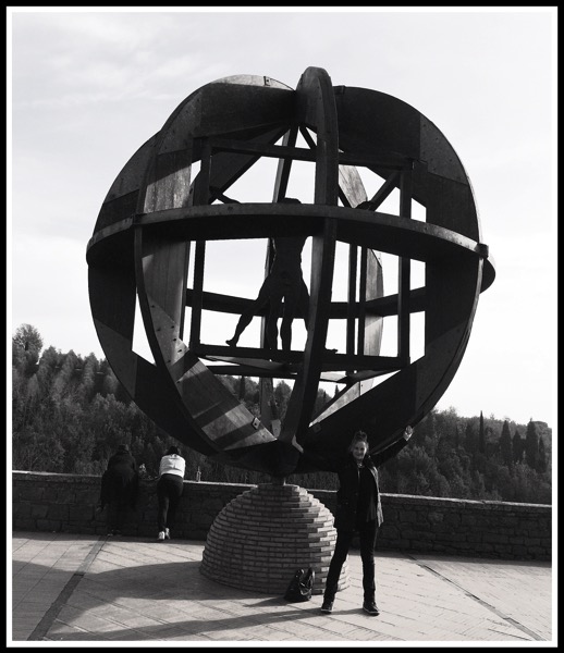 Sarah stood in front of the Vitruvian Man  doing the same pose