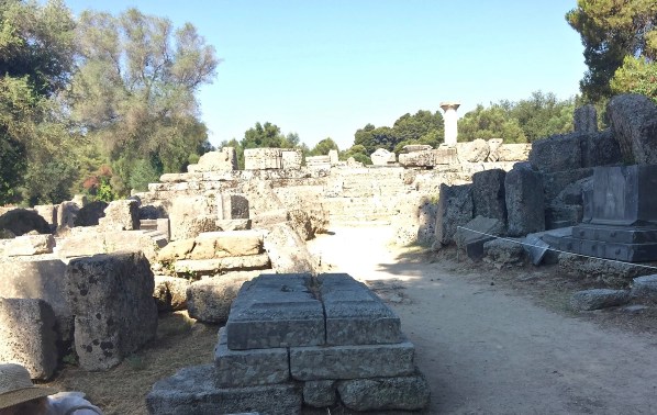 sand paths leading u p to the temples 